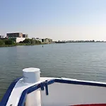 Private Lodge On Houseboat Amsterdam